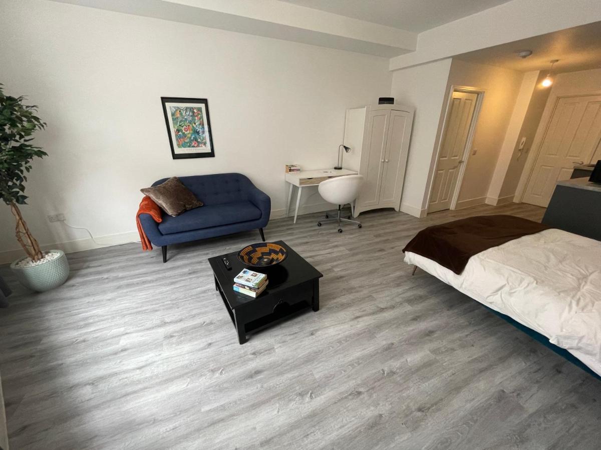 Apartment Beautiful Woking